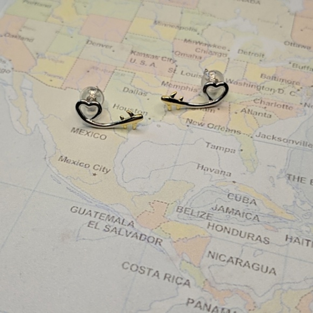 Heart and plane travel silver stud earrings - Picture 2 of 7